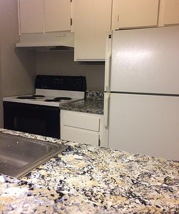 2nd image of 1601 Pennsylvania St NE Unit D4