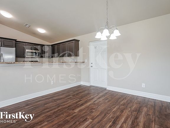 4th image of 625 SW 13th Ter