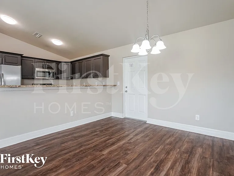 625 SW 13th Ter — Photo 4