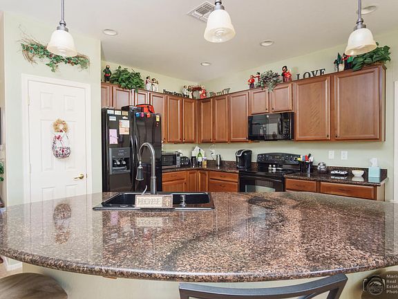 Kitchen Breakfast Bar