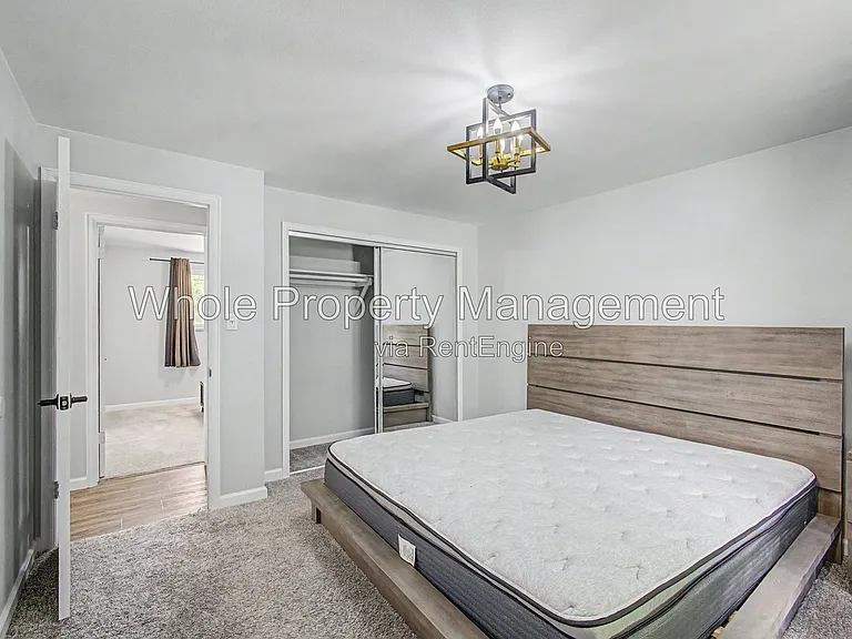 3404 S Clinton Ct — Photo 8