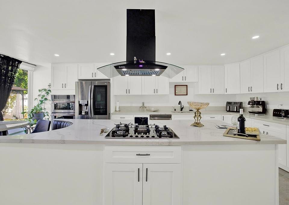 1st image of 803 N Midway Dr