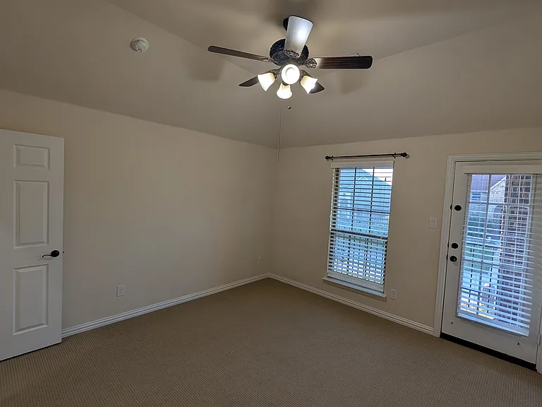 12461 Bridgeport Dr — Photo 42