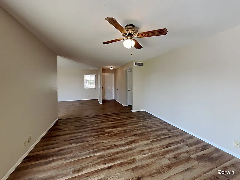 521 E Rosemonte Dr — Photo 7