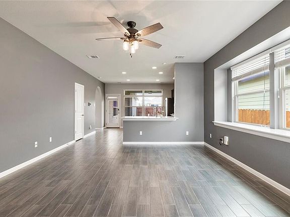 5th image of 312 S Brook Dr