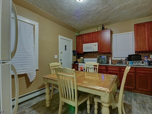 5th image of 46 Park Pl #3