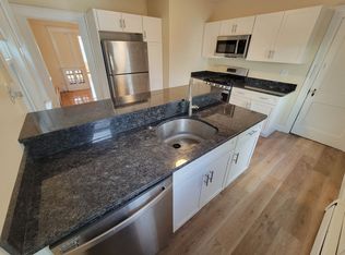 6 School St APT 6, Salem, MA 01970