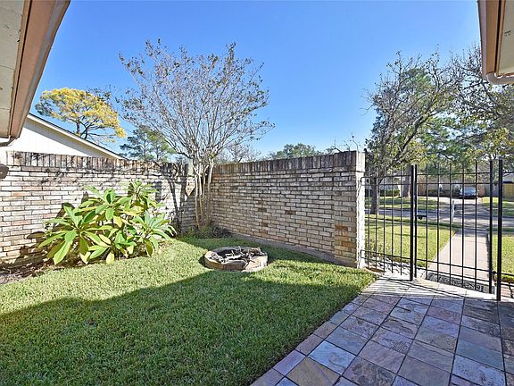 4th image of 2730 Colony Dr