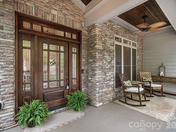 3rd image of 109 Hawksnest Ln