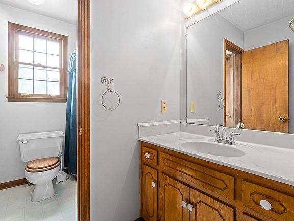 3rd image of 2223 Glory Dr
