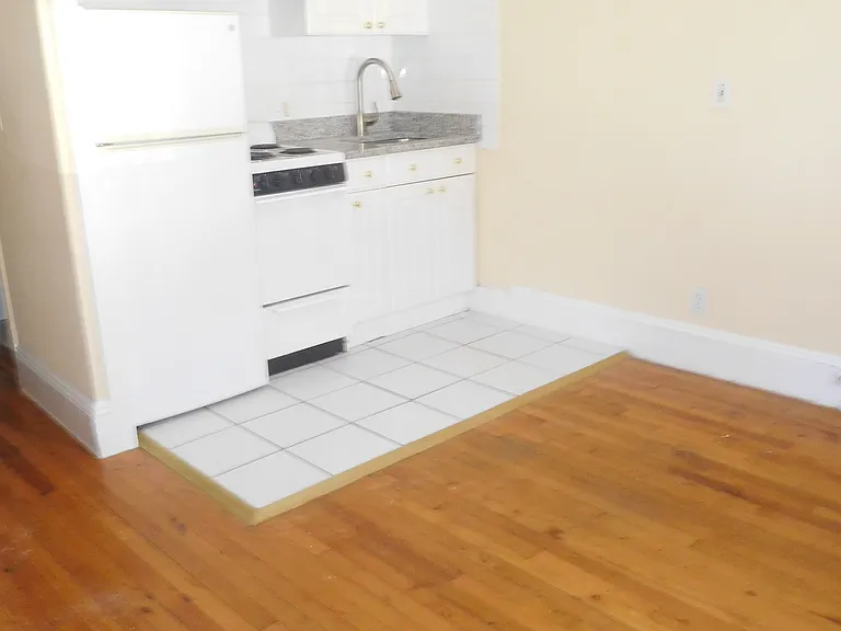 50 Park Vale Ave — Photo 10