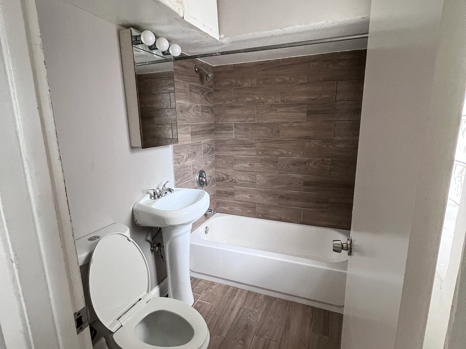 1 bed, 700 sqft, $1,150 — Photo 3
