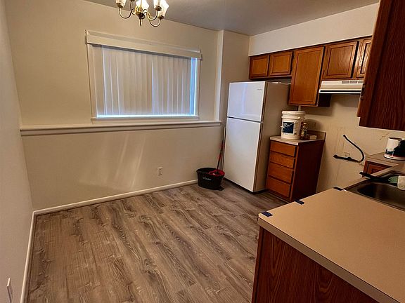 3rd image of 1008 Glade Ct APT 4