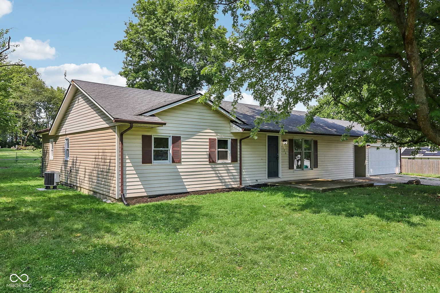 320 Terrace Dr photo 1