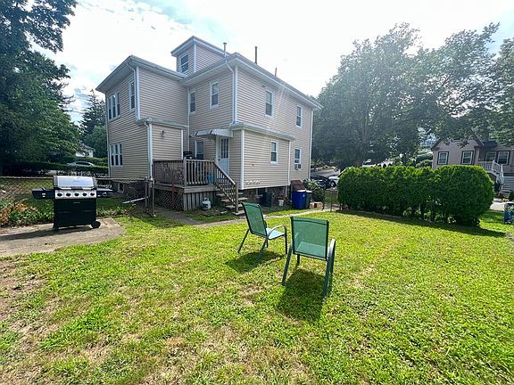 3rd image of 260 Everett St #2