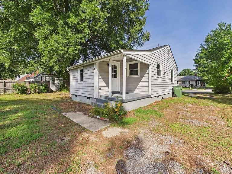 1124 Hollister Ave — Photo 5