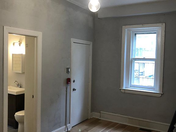 5th image of 4201 Pine St APT 1R
