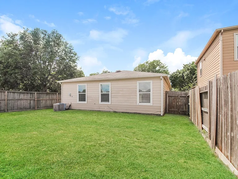 3235 Becker Glen St — Photo 17
