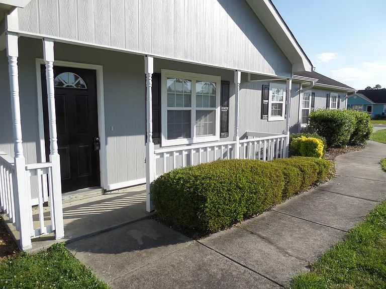 401 Sumrell Way — Photo 2