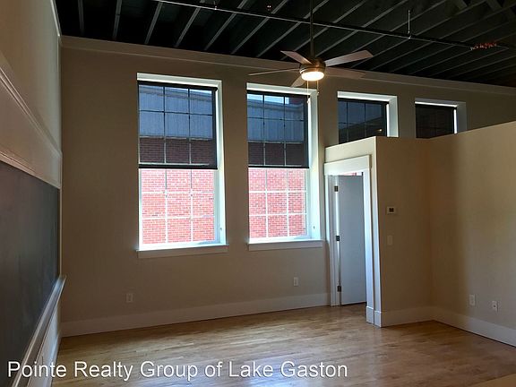 4th image of 303 Franklin St