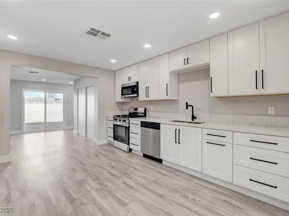 235 Winona Dr, Henderson, NV 89015