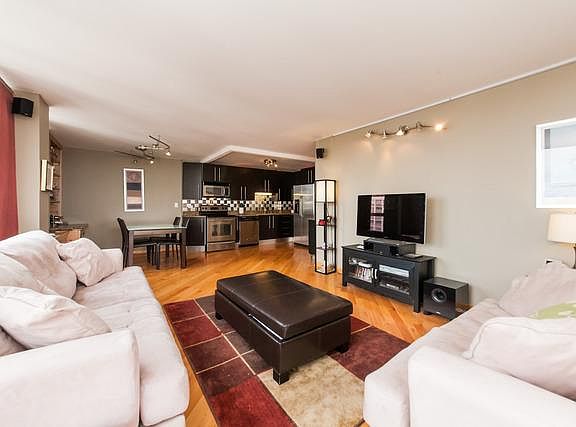 3rd image of 1355 N Sandburg Ter #2709D