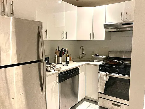 125 E 30th St #1B Photo 1