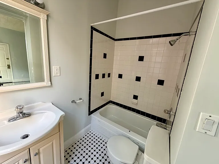 4231 Hamilton Ave #3 — Photo 6
