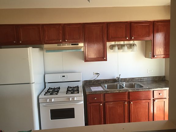 3rd image of 514 Wimbleton Dr APT 3B