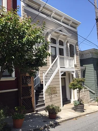374 Lily St Photo 1