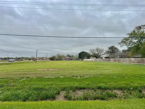 0 N Valderas St, Angleton, TX 77515