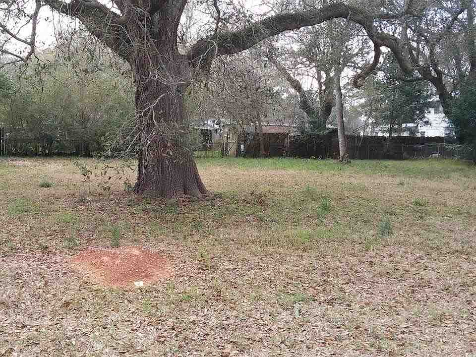 2nd image of 7941 Hayworth Ave