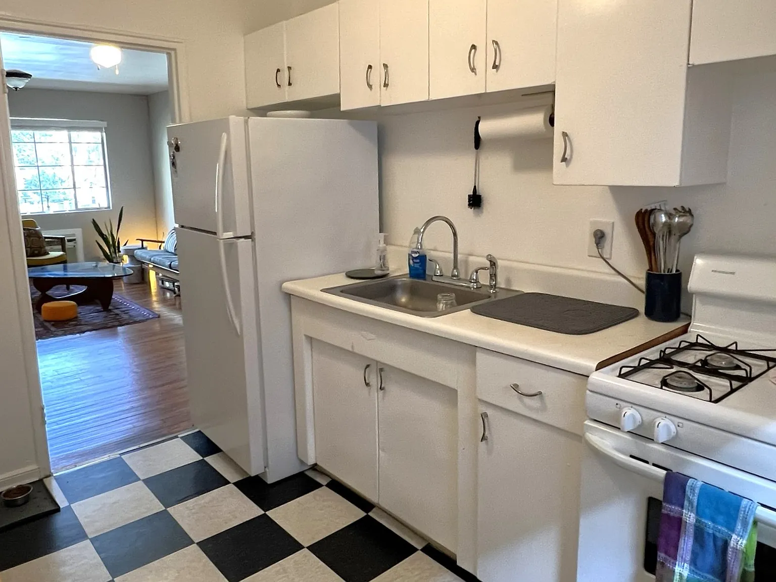 2 bed, 850 sqft, $1,795 — Photo 2