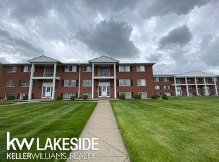 8220 Crestview Dr, Sterling Heights, MI 48312