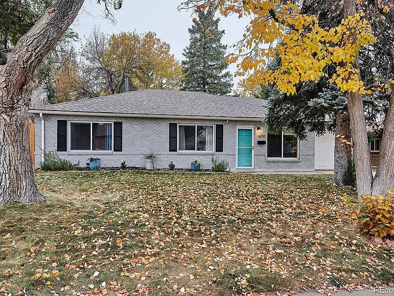 1077 Ursula St — Photo 1