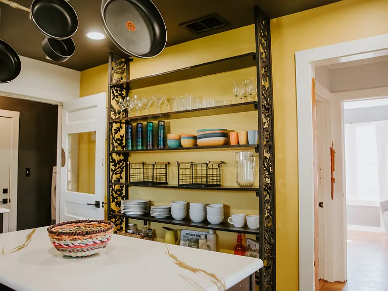 604 W Pecan St — Photo 36