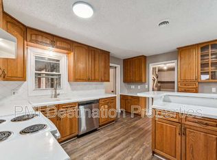 3014 S 21st Ct, Kansas City, KS 66106