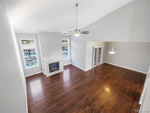 4th image of 702 Seabiscuit Dr