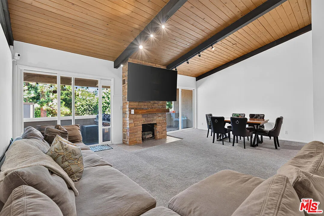 2 bed, 2.0 bath, 1347 sqft, $3,700 — Photo 3