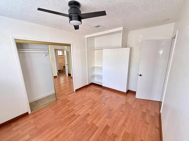 1615 W 11th St — Photo 5