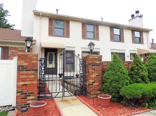 38725 Golfview Dr, Clinton Township, MI 48038