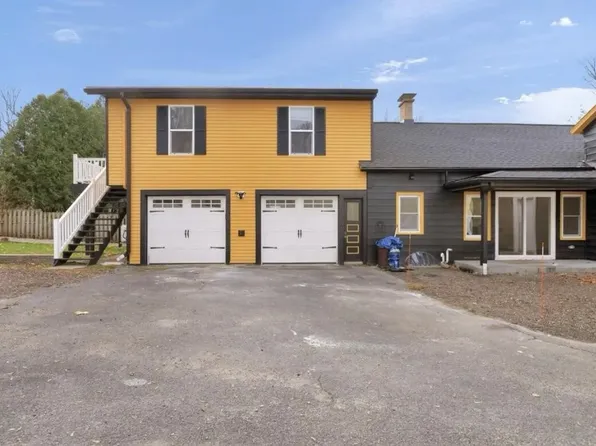 32 S Fremont St NE #32, Rockford, MI 49341