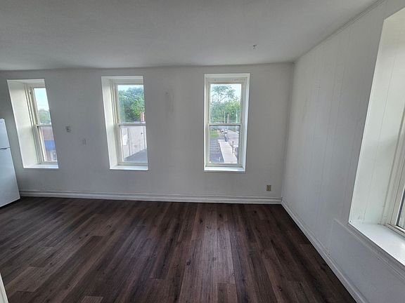 3rd image of 1223 W Main St APT B