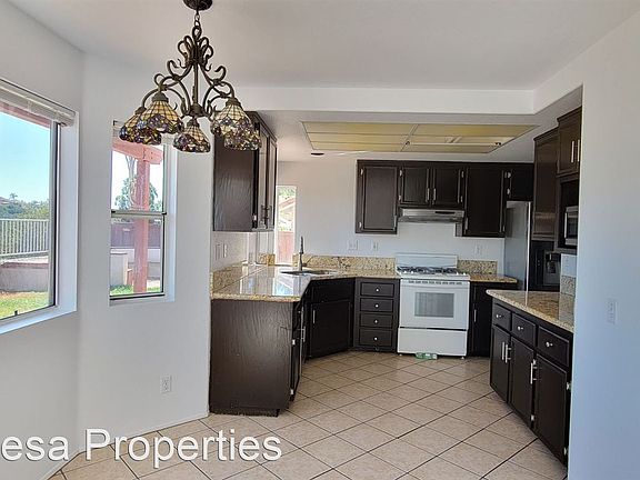 5th image of 733 Marbella Cir