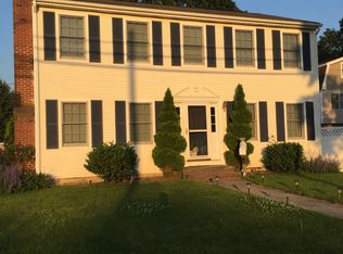 22 Metropolitan Park Dr, Riverside, RI 02915