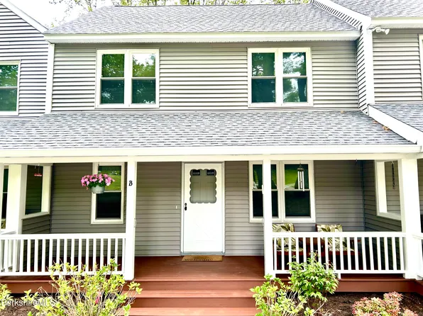 880 East St, Lee, MA 01238