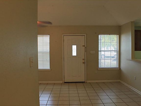 4th image of 407 E 2nd St