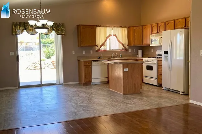 8049 E Jacque Dr — Photo 2
