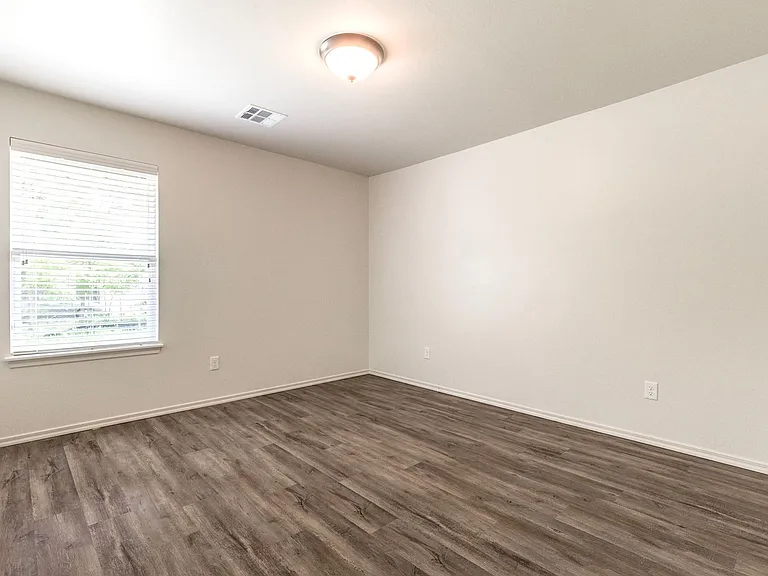 421 Chalk Hill Ct — Photo 6