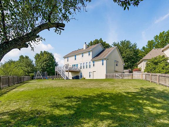 3rd image of 2310 NE Greenwich Ct